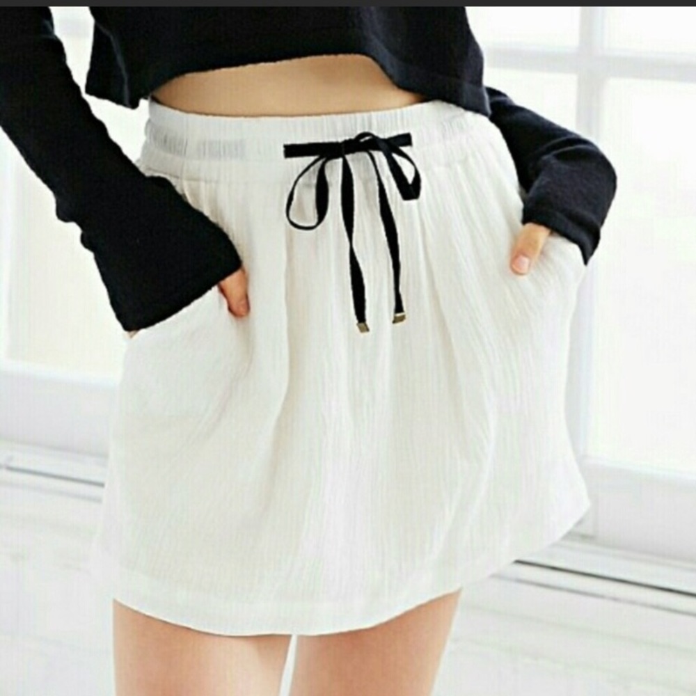 Kimchi Blue Skirt (in blk)